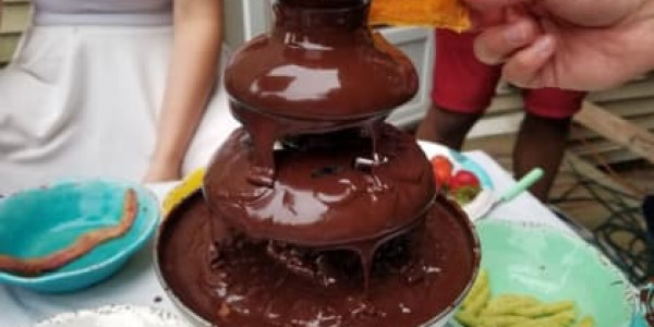 Что такое шоколадный фонтан: вкусное угощение, эффектное представление
